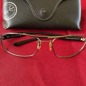 Men’s Ray-Ban frames.